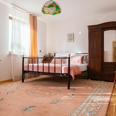 Pink Rose Suite Józefów Eksteriør billede